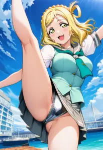 海辺にいる夏服姿の小原鞠莉のパンチラ