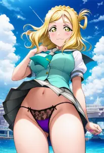 海辺にいる夏服姿の小原鞠莉のパンチラ
