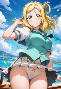 海辺にいる夏服姿の小原鞠莉のパンチラ