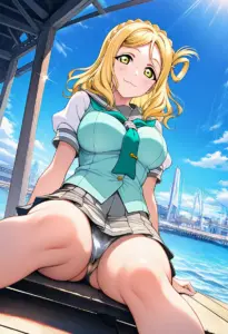 海辺にいる夏服姿の小原鞠莉の座りパンチラ