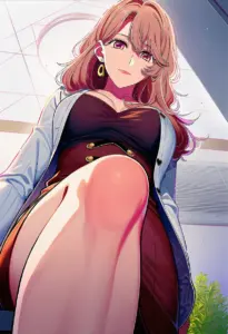 オフィスにいる私服姿の斉藤ミヤコ