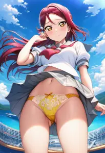 海辺にいる夏服姿の桜内梨子のパンチラ
