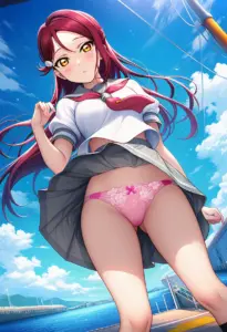 海辺にいる夏服姿の桜内梨子のパンチラ