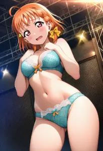 ステージで下着を露出させられる高海千歌