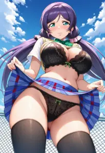 屋上で下着を露出させられる夏服姿の東條希