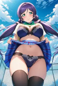 屋上で下着を露出させられる夏服姿の東條希