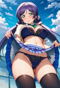 屋上で下着を露出させられる夏服姿の東條希