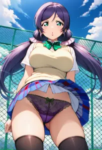 屋上にいる夏服姿の東條希のパンチラ