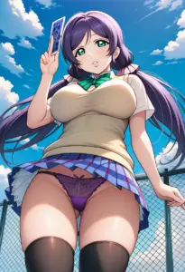 屋上にいる夏服姿の東條希のパンチラ