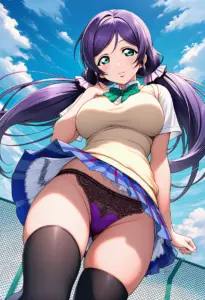屋上にいる夏服姿の東條希のパンチラ