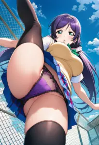 屋上にいる夏服姿の東條希のパンチラ