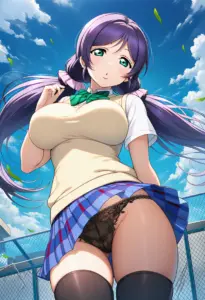 屋上にいる夏服姿の東條希のパンチラ