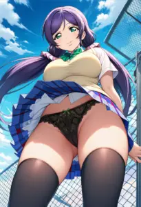 屋上にいる夏服姿の東條希のパンチラ