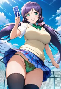屋上にいる夏服姿の東條希のパンチラ