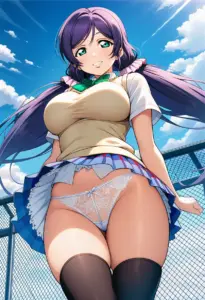 屋上にいる夏服姿の東條希のパンチラ