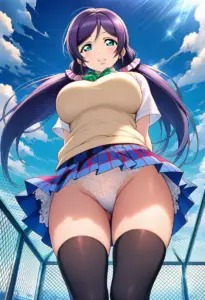 屋上にいる夏服姿の東條希のパンチラ