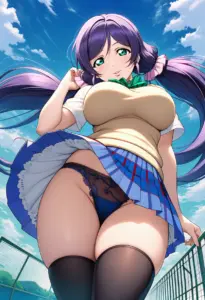 屋上にいる夏服姿の東條希のパンチラ