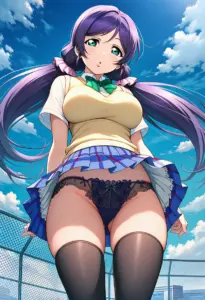 屋上にいる夏服姿の東條希のパンチラ