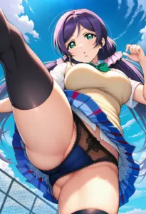 屋上にいる夏服姿の東條希のパンチラ