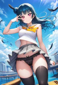 海辺にいる夏服姿の津島善子のパンチラ