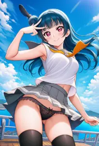 海辺にいる夏服姿の津島善子のパンチラ