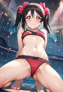 ステージで下着を露出させられる矢澤にこ