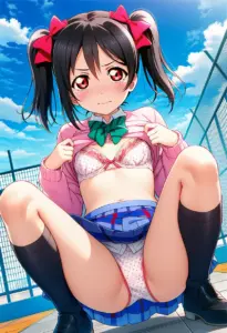 屋上で下着を露出させられる夏服姿の矢澤にこ
