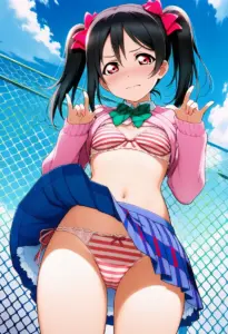 屋上で下着を露出させられる夏服姿の矢澤にこ