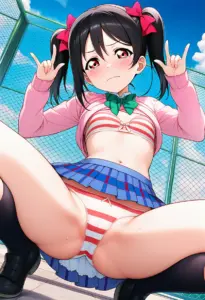屋上で下着を露出させられる夏服姿の矢澤にこ