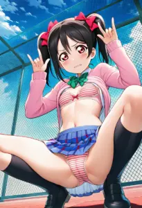 屋上で下着を露出させられる夏服姿の矢澤にこ