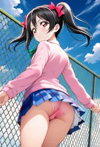 屋上にいる夏服姿の矢澤にこの背面パンチラ